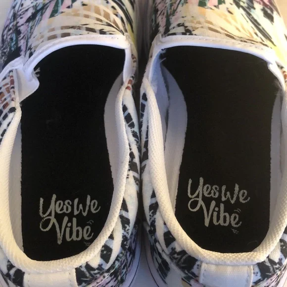 BRAND NEW, NEVER WORN! We Vibe Slip ons in Graphic Graffiti - Picture 6 of 12